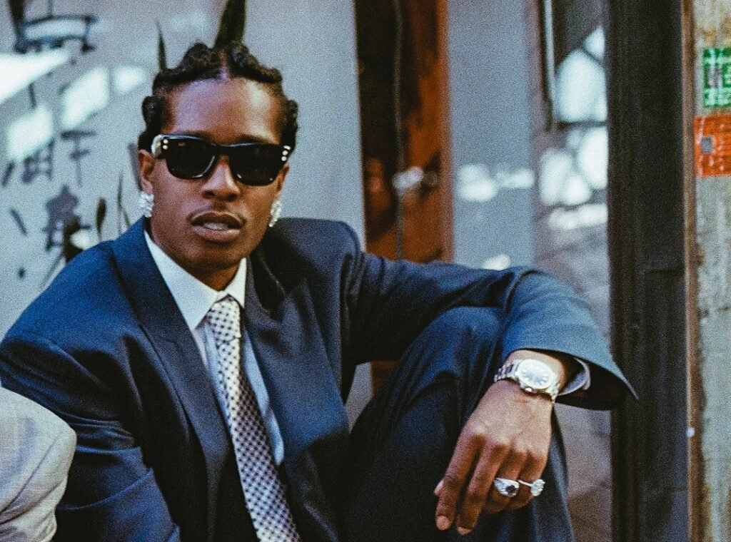 😎 Why Wearing Sunglasses in Summer Is More Than Just a Style Statement